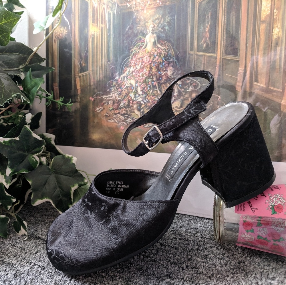 Rounded Toe Strapped Chunky Black Heels